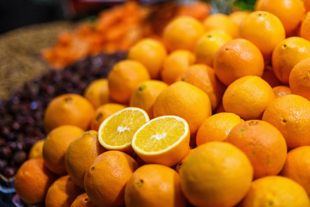 ripe oranges on the counter in the supermarket vi 2021 09 03 17 46 58 utc 1