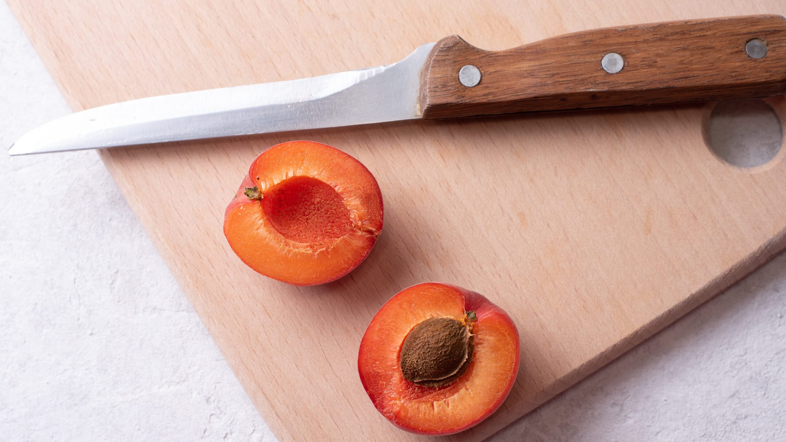 apricots in syrup