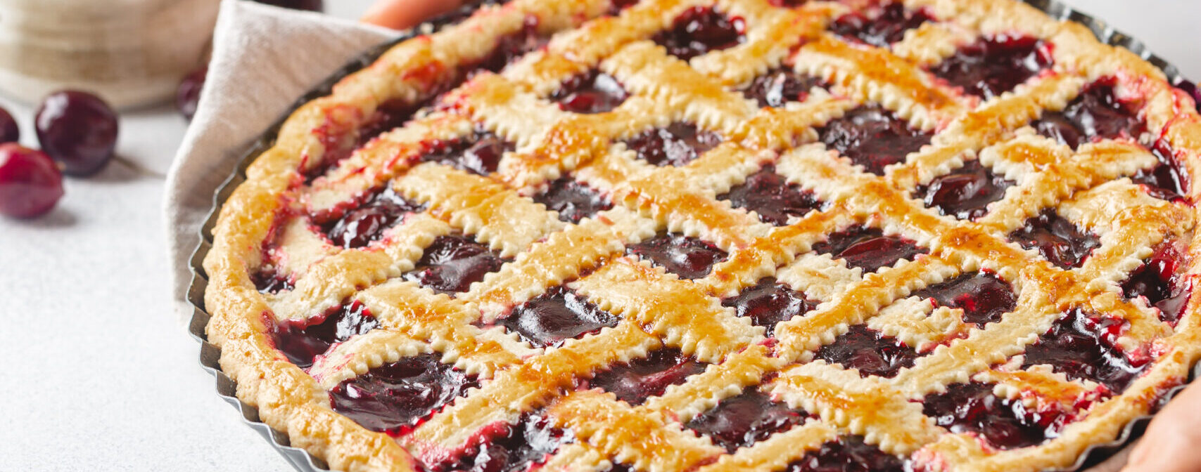 crostata albicocche e ciliegie